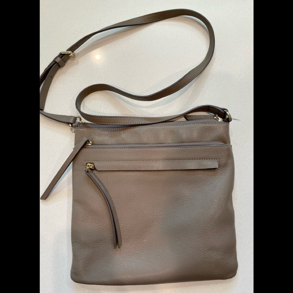 Nordstrom cross body bag. VGUC. Great for travel - zipper pockets!